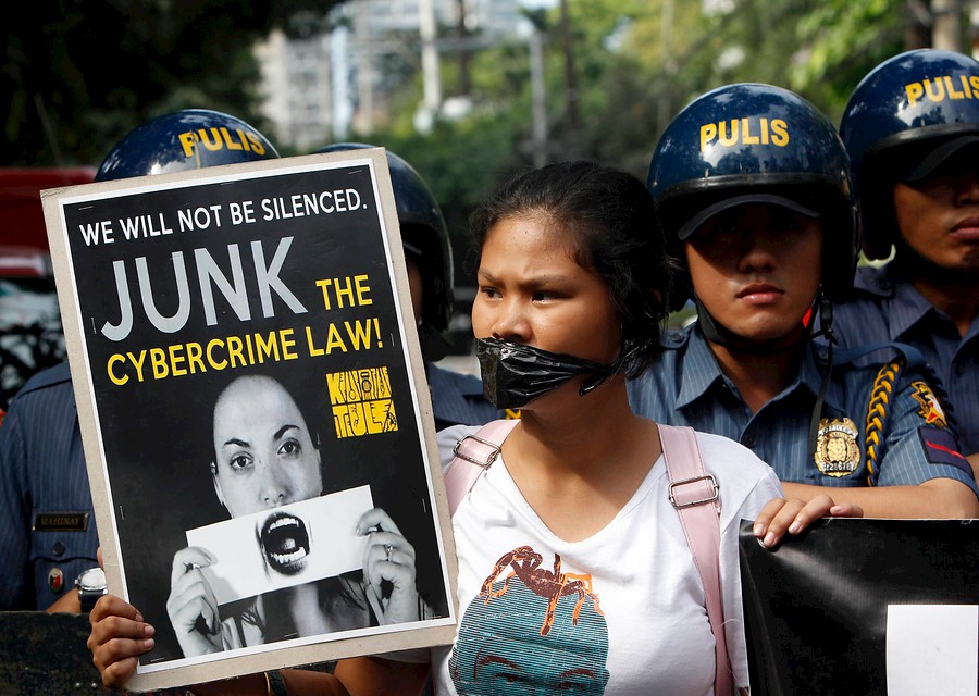 <strong>Contra la ley anti-cibercrimen</strong>