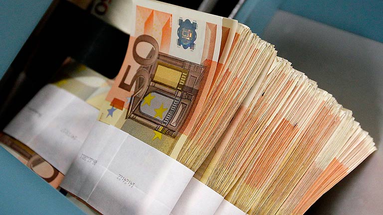 Espa&ntilde;a capta 5.044 millones en letras a 12 y 18 meses y rebaja en medio punto el inter&eacute;s ofrecido