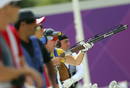 El sueco Hakan Dahlby participa en la prueba de doble foso de los Juegos Ol&iacute;mpicos 2012 de Londres, antes de ganar la medalla de plata, en el Royal Artillery Barracks, Reino Unido.