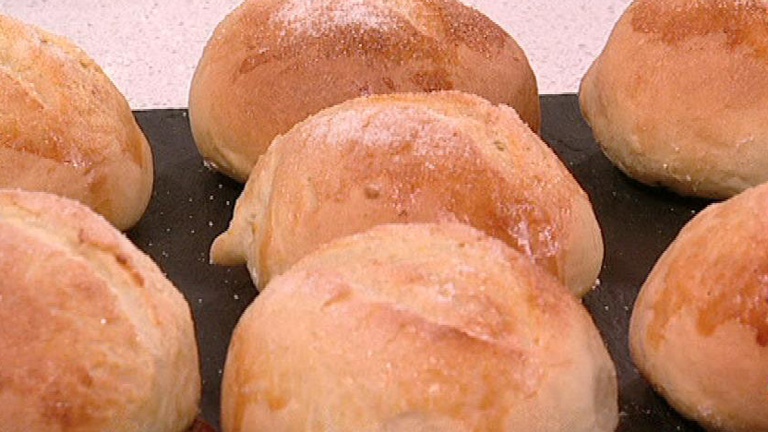 Saber Cocinar - Postres - Suizos rellenos de chocolate (28/02/2012)