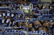 Los aficionados del Schalke 04 sue&ntilde;an con la Champions League.