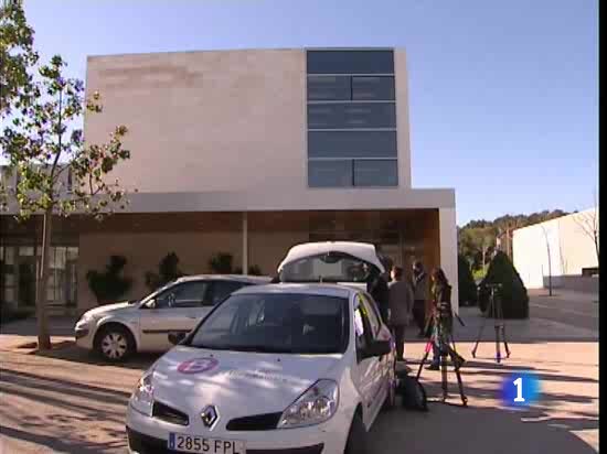 En Valencia, la Guardia Civil ha detenido al ex alcalde de la localidad de Montroy y a otras seis personas