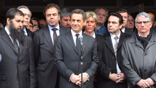 Ver v&iacute;deo  'Suspendida la campa&ntilde;a para las presidenciales francesas por el tiroteo en Toulouse'