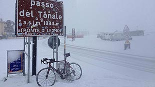 Suspendida por la nieve la etapa 19 del Giro de Italia