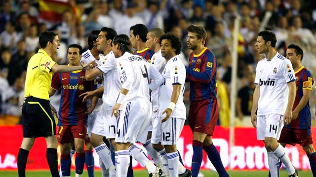 T&aacute;ngana copera entre Arbeloa y Villa