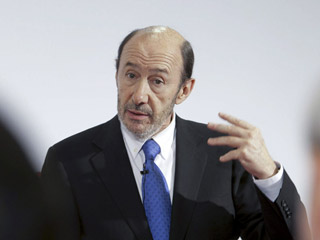 Ver v&iacute;deo  'Tanto Rubalcaba como Chac&oacute;n creen que la balanza se inclina a su favor en la carrera para liderar el PSOE'