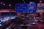 Ir al Video&nbsp;Tarde noche de regreso en las carreteras para miles de personas