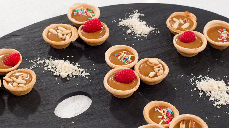 Saber Cocinar - Postres - Tartaletas de crema y pi&ntilde;ones