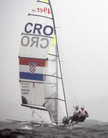 Los daneses lograron terminar la 'Medal Race' gracias al barco de los croatas. Los daneses lograron terminar la 'Medal Race' gracias al barco de los croatas.