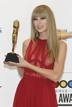 Taylor Swift con su premio Billboard mujer del a&ntilde;o 2012