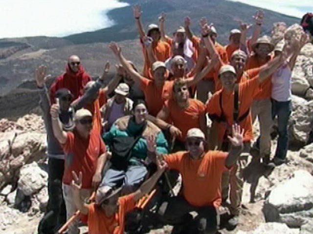 Elena Mart&iacute;nez se convierte en la primera mujer que corona la cima del Teide en silla de ruedas