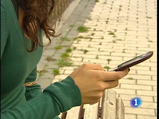 Los adolescentes prefieren internet y el m&oacute;vil a la  televisi&oacute;n