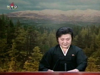 Ver v&iacute;deo  'La televisi&oacute;n coreana retransmite escenas de dolor por la muerte de Kim Jong-il'