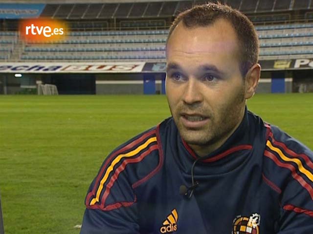 Iniesta: 'Siempre hay hueco en casa' para el bal&oacute;n de oro