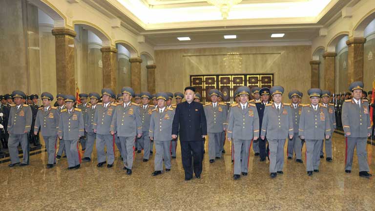 Baja la tensi&oacute;n Corea del Norte mientras rinden tributo a su fundador