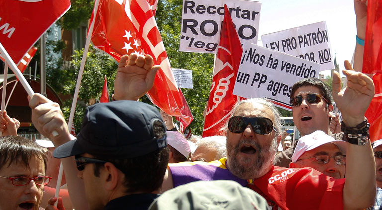 La protesta contra la reforma laboral ante el Congreso provoca tensi&oacute;n entre polic&iacute;a y manifestantes