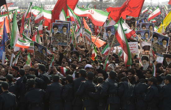 En Ir&aacute;n, las fuerzas de seguridad han reprimido en las calles las manifestaciones de los opositores