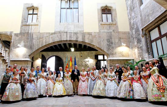 Valencia festeja su tercer d&iacute;a de Fallas