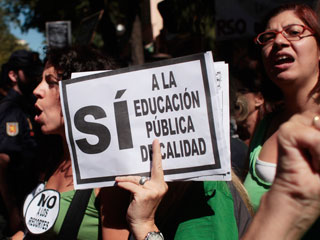 Ver v&iacute;deo  'Tercer d&iacute;a de huelga de los profesores madrile&ntilde;os'
