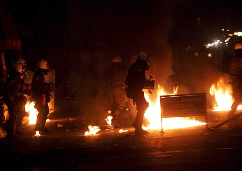 Tercera noche de disturbios en Grecia