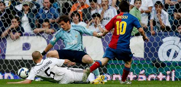 Y el tercero del Barcelona ha llegado de la mano de Messi, tras un error en defensa de Lassana Diarra.