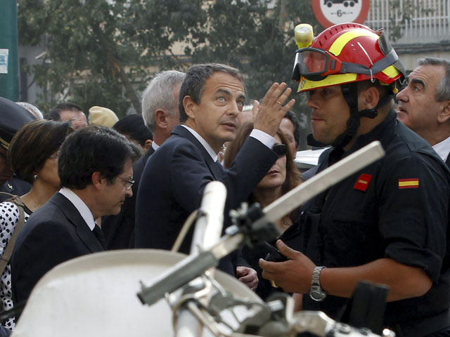 Zapatero: "El terremoto ha sido fuerte, Espa&ntilde;a lo es m&aacute;s"