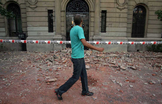 Ver v&iacute;deo  'Un terremoto de magnitud 8,8 en la escala de Richter sacude Chile'