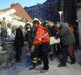 Seg&uacute;n los medios italianos, miles de personas est&aacute;n siendo evacuadas, mientras se siguen registrando r&eacute;plicas.