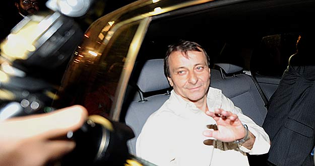 Cesare Battisti sale de prisión después elTribunal Supremo de Brasil negara a Italia su extradición. Cesare Battisti sale de prisión después elTribunal Supremo de Brasil negara a Italia su extradición.