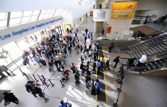 El presunto terrorista que intent&oacute; hacer explotar un avi&oacute;n en Detroit confiesa que se entren&oacute; en Yemen