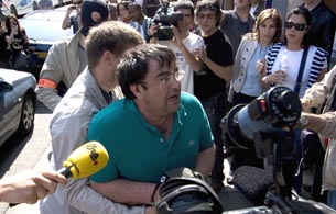 Ver v&iacute;deo  'Los terroristas asisten al registro'