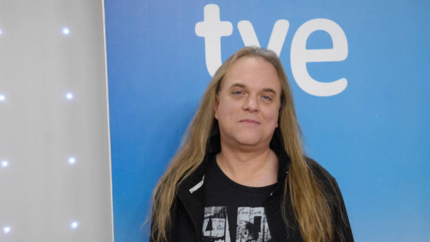 Thomas G:son durante la presentaci&oacute;n de "Qu&eacute;date conmigo"