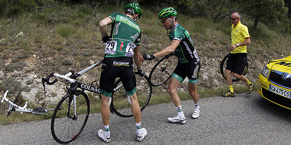 Thomas Voeckler le cede la rueda a su compa&ntilde;ero Pierre Rolland.