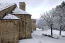 La nieve cubre la ermita de Santa Cecilia, en Montserrat, una de las numerosas zonas de la Pen&iacute;nsula afectadas por el temporal de fr&iacute;o y nieve que azota buena parte de Europa.