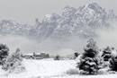 La nieve cubre Montserrat, una de las numerosas zonas de la Pen&iacute;nsula afectadas por el temporal de fr&iacute;o y nieve que azota buena parte de Europa.
