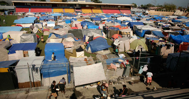 Tiendas de campa&ntilde;a en las que viven los supervivientes al terremoto de Hait&iacute; en Puerto Pr&iacute;ncipe.