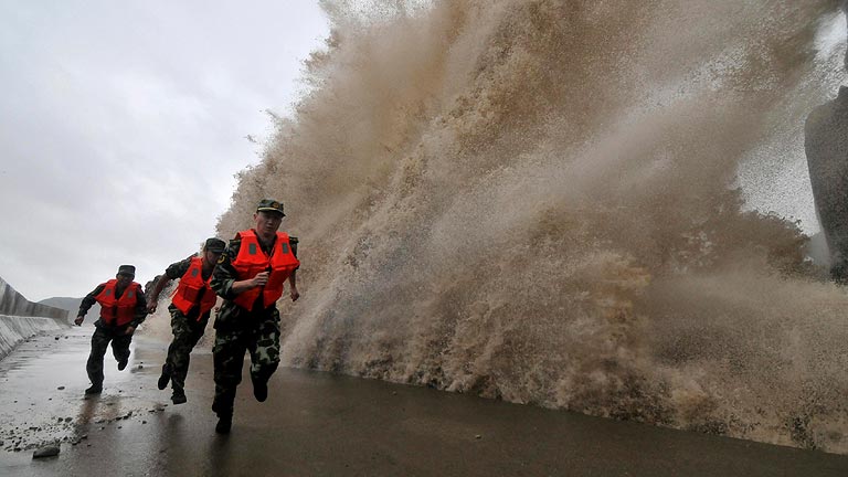 El tifón Fitow deja al menos dos muertos y más de 750.000 evacuados en China