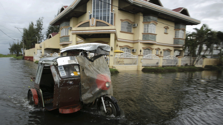 El tifón Haiyán golpea con fuerza a Filipinas