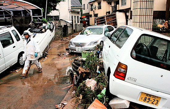 Tifones y lluvias contin&uacute;an destrozando Asia a su paso