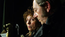 Tina Sainz junto al actor Miguel Rell&aacute;n, en una escena de la pel&iacute;cula "Sangre de Mayo" de Jos&eacute; Luis Garci