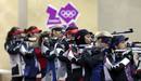 Las participantes de la prueba de tiro ol&iacute;mpico en la modalidad de rifle de aire 10 metros durante la ronda clasificatoria en los Juegos de Londres.