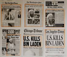 Titulares de los peri&oacute;dicos y recortes de prensa se han colgado en las paredes de una oficina de personal de la Casa Blanca en Washington.