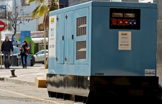 Una semana despu&eacute;s de la nevada todav&iacute;a hay vecinos de Girona sin luz