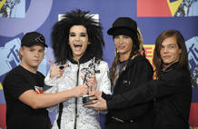 Los miembros del grupo Tokio Hotel posan en la entrega de premios MTV de 2008. Los miembros del grupo Tokio Hotel posan en la entrega de premios MTV de 2008.