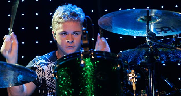 Gustav Schafer es batería de la banda "Tokio Hotel", muy popular entre el público más joven. Gustav Schafer es batería de la banda "Tokio Hotel", muy popular entre el público más joven.
