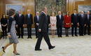 Los reyes Don Juan Carlos I y Sof&iacute;a pasan delante del nuevo Gobierno al inicio del acto de toma de posesi&oacute;n de los ministros, que se ha celebrado esta ma&ntilde;ana en el Palacio de la Zarzuela.