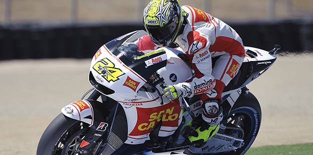 Toni El&iacute;as, en plena acci&oacute;n sobre el trazado de Laguna Seca.