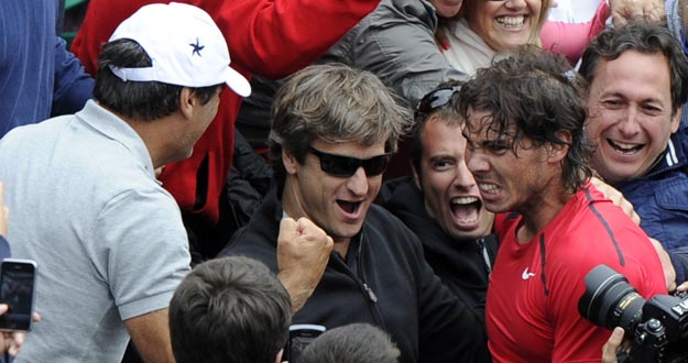 Toni Nadal celebra con su sobrino Rafa su s&eacute;ptima victoria victoria