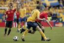 Torres lucha por el bal&oacute;n