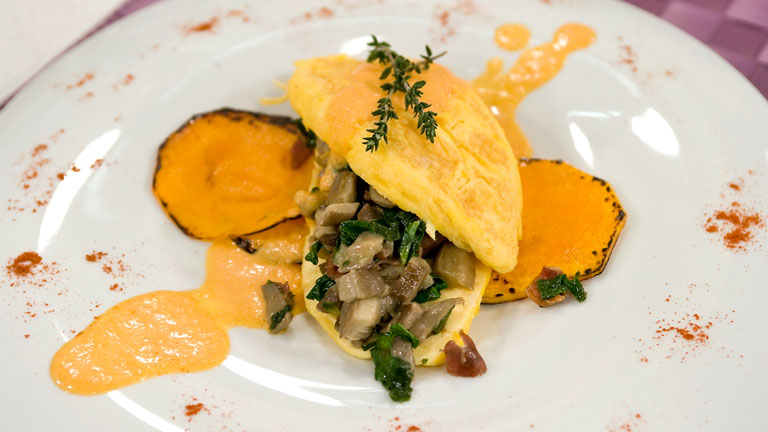 Saber cocinar - Tortillas rellenas con crema de tomate 